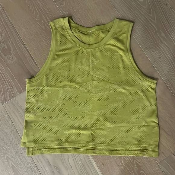 Lululemon Cropped Tank Size 6 - Picture 2 of 3